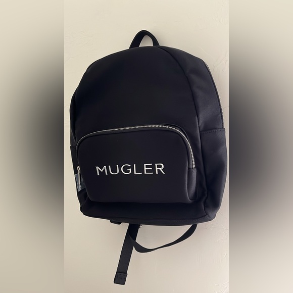 New,unused and Authentic
Limited edition Mugler Sleek Black Backpack - Picture 3 of 5